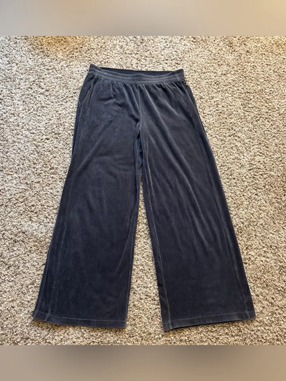 Lululemon Scuba Mid-Rise Wide-Leg Pant Velvet in Grey Size Women’s 12 - Large